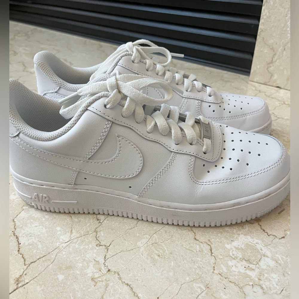 Nike Air Force 1 ‘07 white w 9 / m 7.5